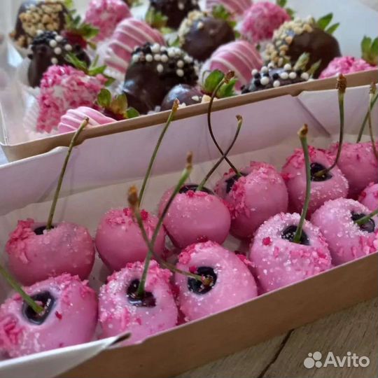 Черешня в шоколаде и бананы в шоколаде