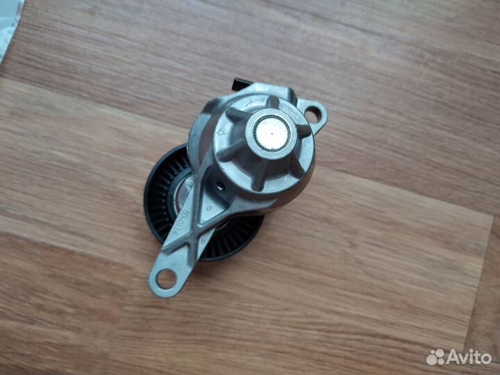 Натяжитель приводного ремня в сборе Сузуки