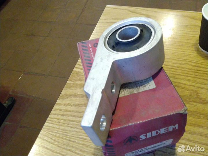 Задний сайлентблок переднего рычага Nissan X-trail