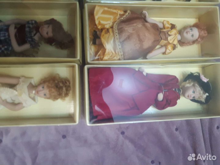 Кукла фарфоровая