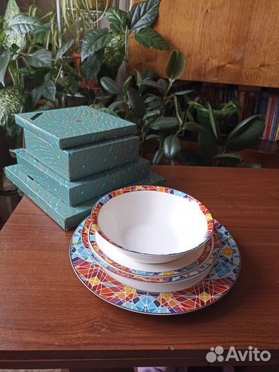 Набор посуды фарфор на 6 персон. новый.24 предмета