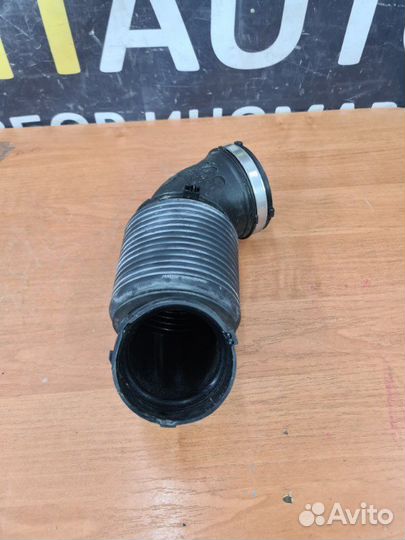 Патрубок воздушного фильтра Kia Carnival 4 D4HE