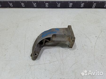 Кронштейн двигателя