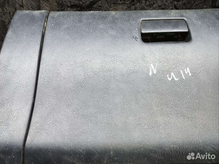 Бардачок Nissan bluebird u14