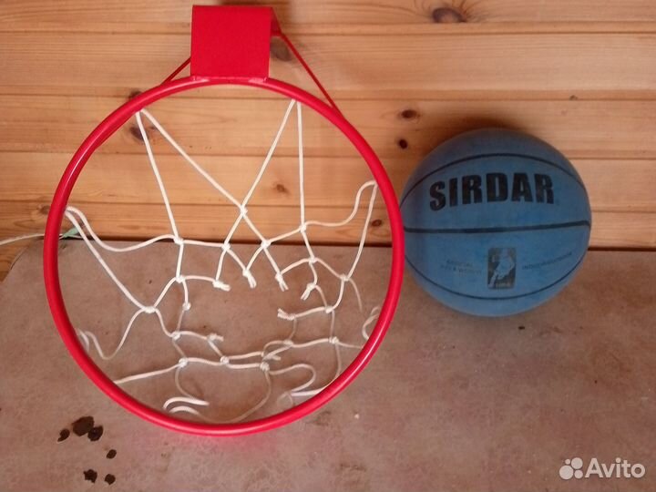 Кольцо и мяч для баскетбола