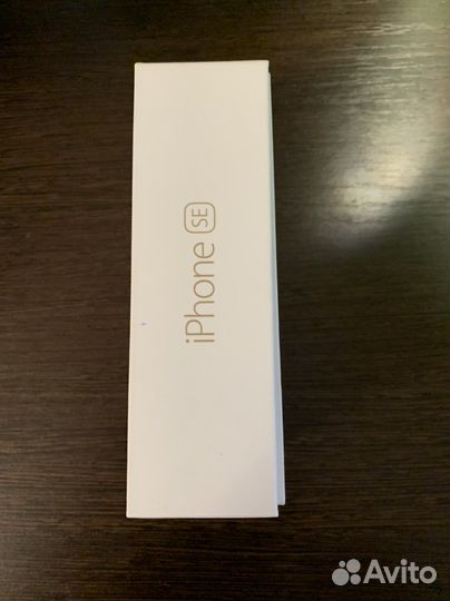Коробка от iPhone SE