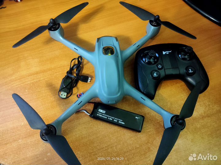 Квадрокоптер hubsan