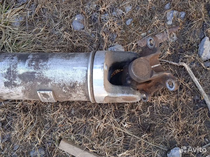 Вал карданный задний Grand Cherokee (WH/WK)