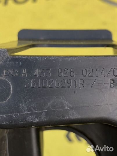 Smart fortwo W453 Кронштейн бампера переднего R