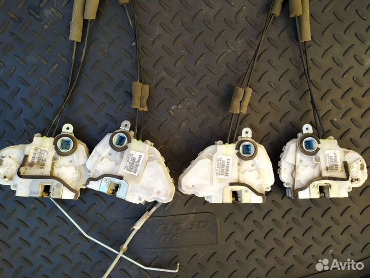 Замок двери хонда цивик 8 5D 2008г