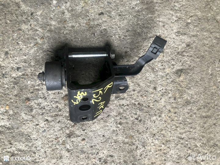 Кронштейн опоры двигателя на toyota auris ZRE152 2