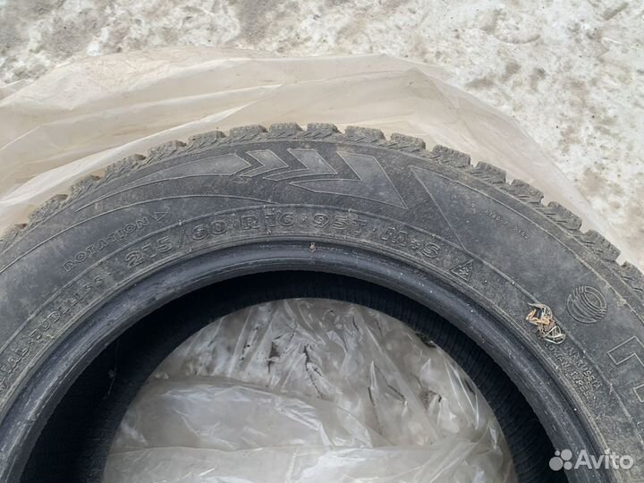 Nokian Tyres Hakkapeliitta 4 215/60 R16