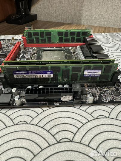 Материнская плата с процессором и памятью