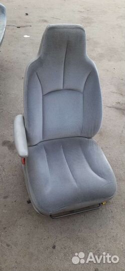 Сиденья водителя Dodge Caravan
