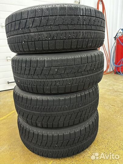 Bridgestone Blizzak VRX 215/60 R16