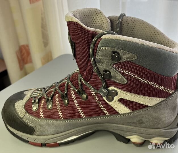 Трекинговые ботинки