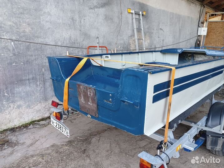 Лодка с мотором