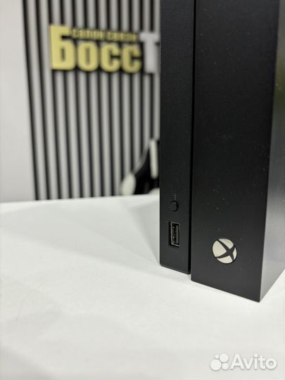 Xbox One X 1tb с играми