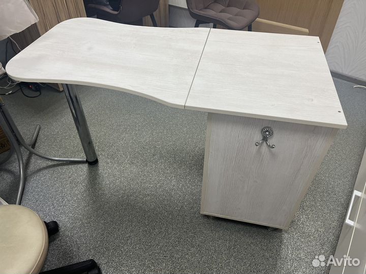 Маникюрный стол складной бу