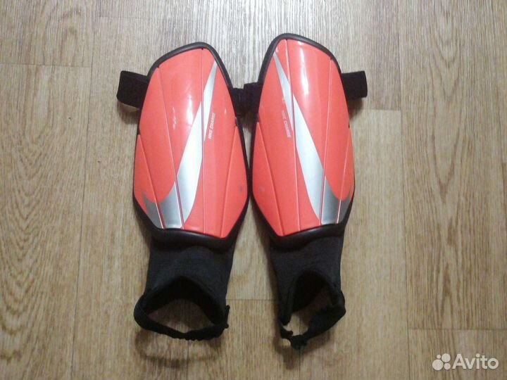 Футбольные щитки nike