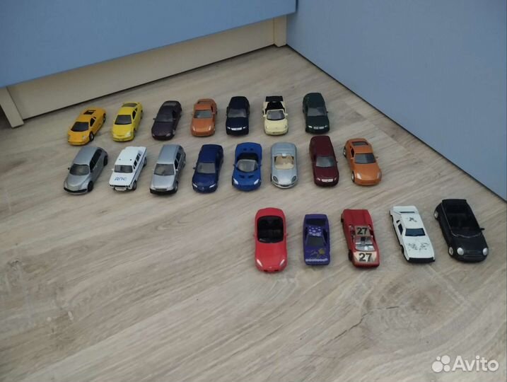 Игрушечные железные машинки