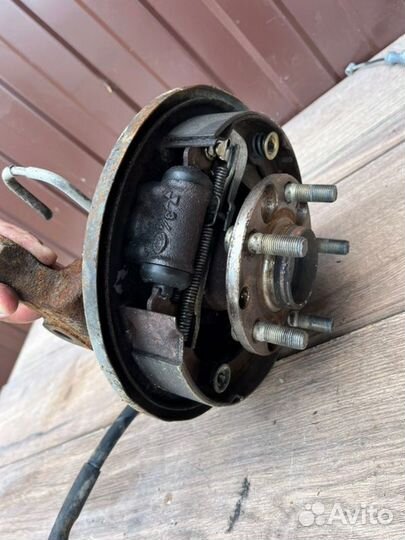 Цапфа кулак задняя левая Subaru Impreza GF6 EJ18E