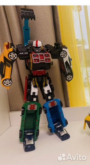 Робот трансформер из 7 машин