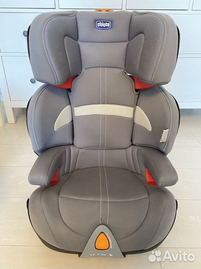 Автокресло Chicco isofix 15-36 кг