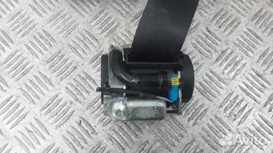 Ремень безопасности с пиропатроном сиденья передне