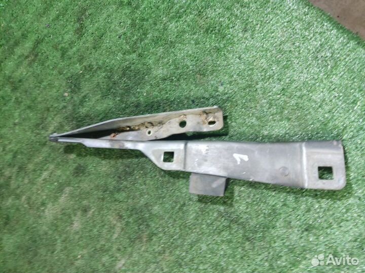 Петля капота левая Jeep Grand Cherokee WJ 2002