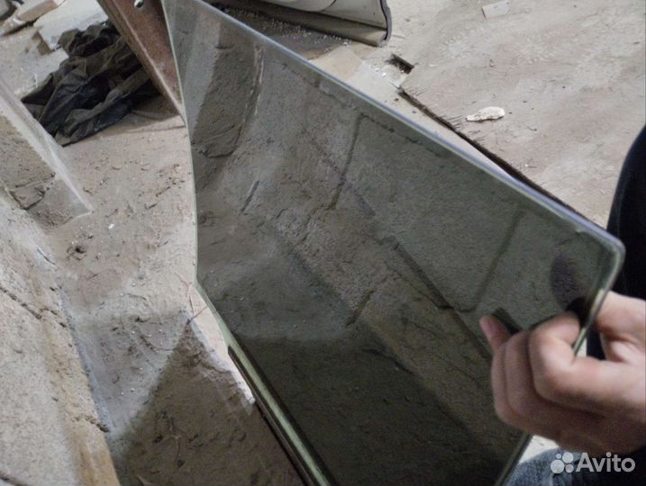 Стекло двери Toyota Land Cruiser 200 заднее прав