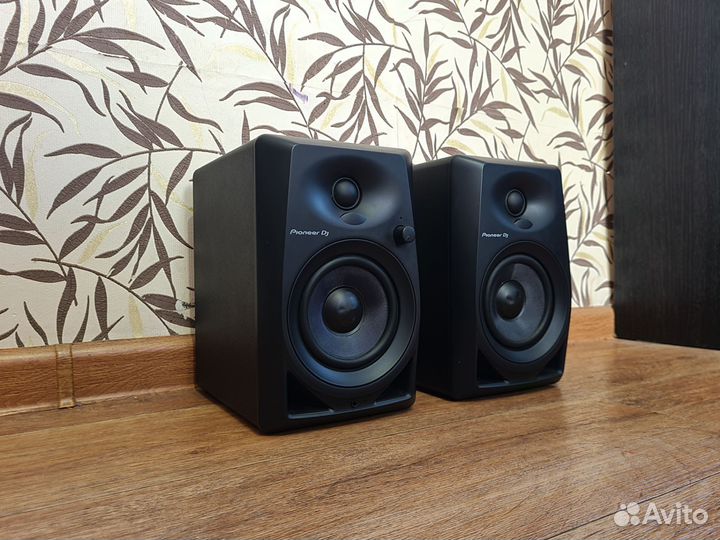 Студийные мониторы Pioneer DJ DM - 40