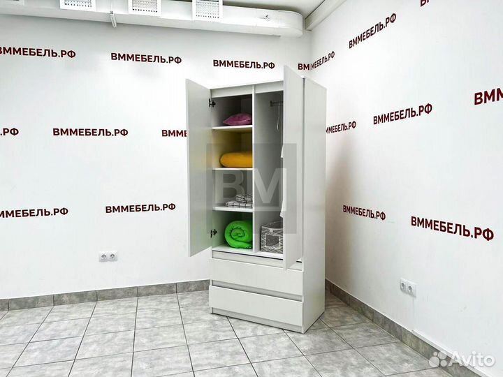 Шкаф белый распашной