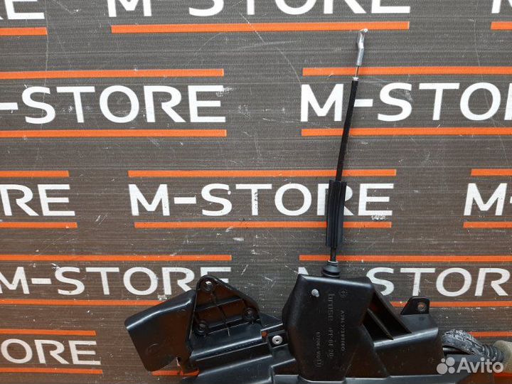 Замок двери передний левый Mercedes-Benz C-Class