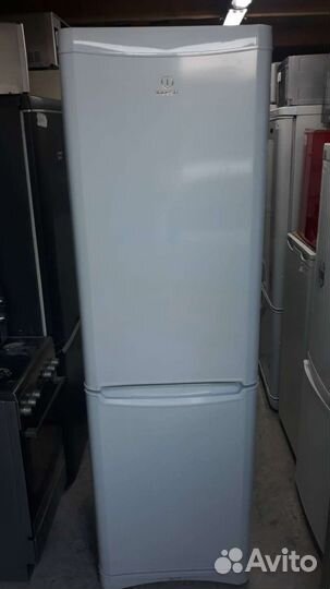 Холодильник Indesit высокий