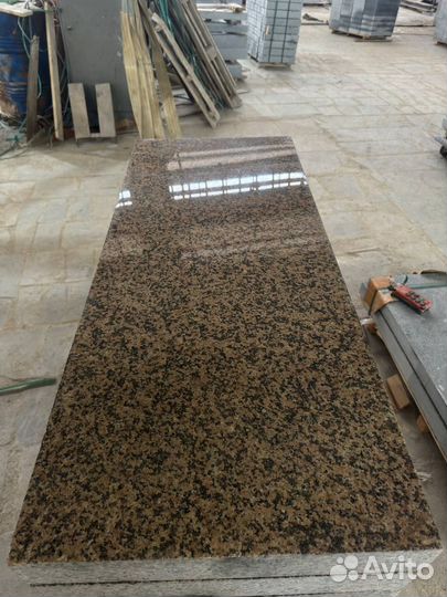 Памятники из красного гранита оптом