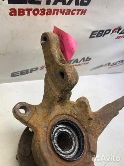 Кулак поворотный передний правый Mitsubishi