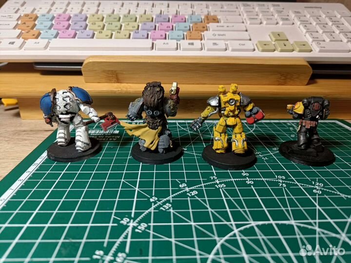 Миниатюры Warhammer 40000 покрашенные