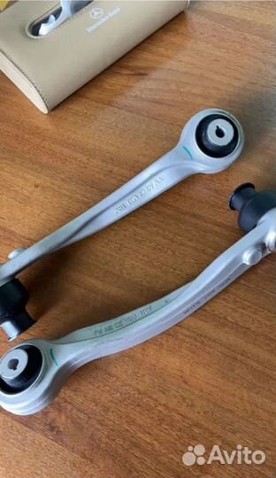 Рычаг передней подвески 4M0407510B audi