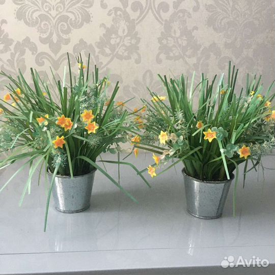 Цветы ромашки розы и зелень искусственная