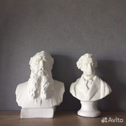 Бюсты - Толстой и Пушкин