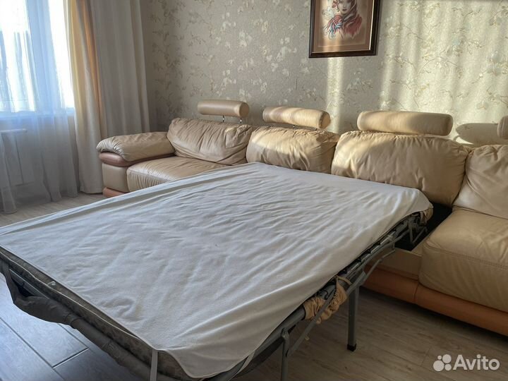 Кожаный диван