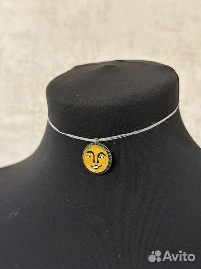 Кулон с рожицей y2k