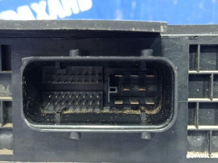 Блок управления бортовой сети Audi A8D3 седан 2005