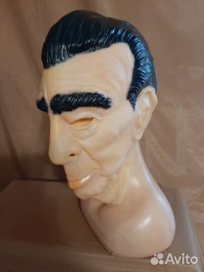 Маски полит. деятелей:Брежнев,Ельцин,Жириновский