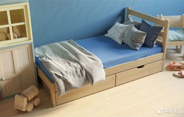 Детская кровать из массива дерева