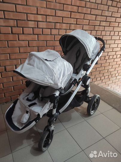 Коляска для погодок двойни