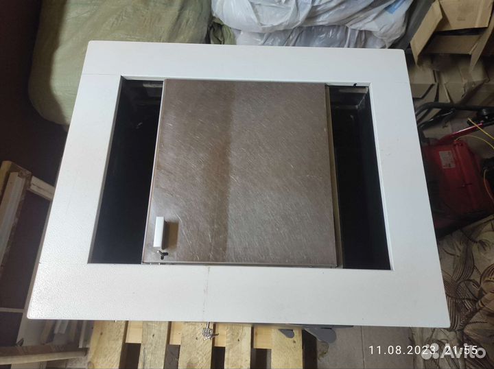 Передаточное устройство - лоток для денег