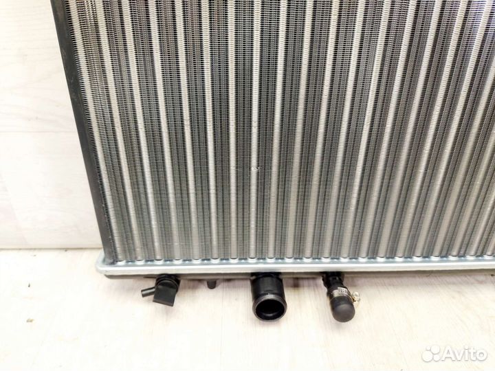 Радиатор охлаждения Peugeot 206