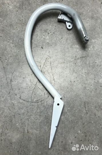 Крепление крышки багажника заднее правое